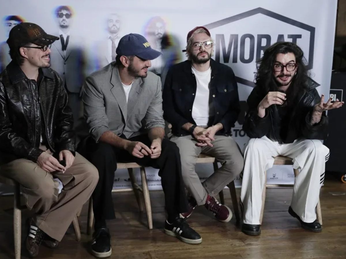 Fotografía que muestra a los integrantes de la banda colombiana Morat, Martin Vargas (i), Juan Pablo Isaza (2i), Juan Pablo Villamil (2d), y Simón Vargas (d), en Bogotá (Colombia).