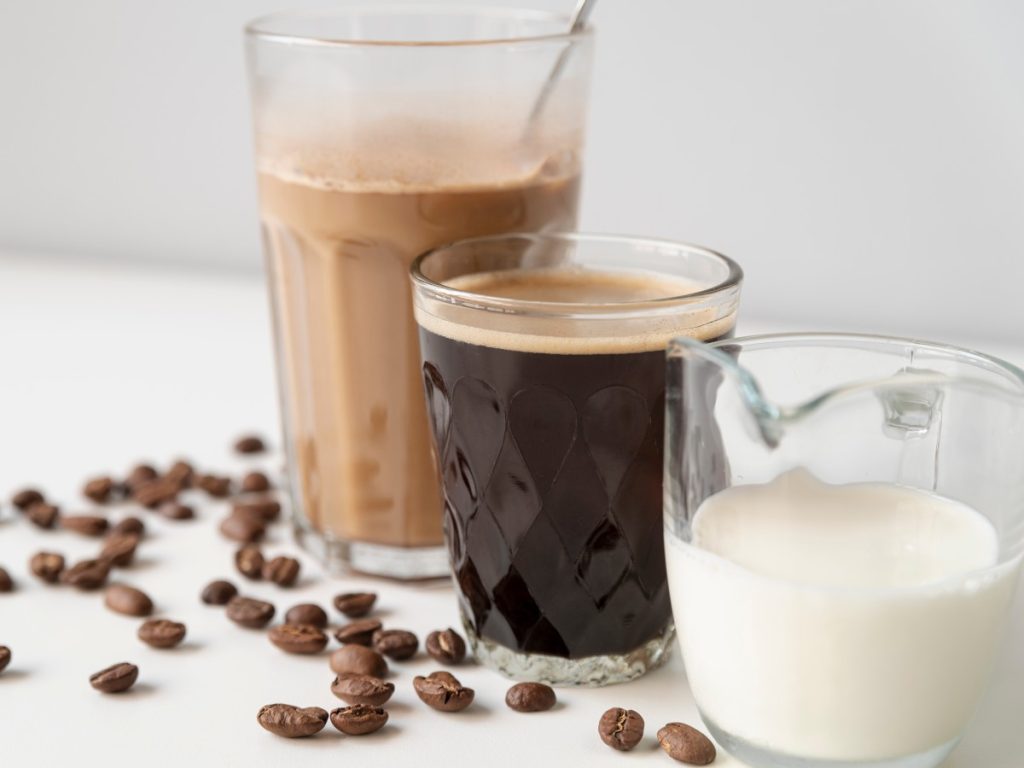 El café frío de especialidad, preparado como cold brew o latte helado, gana protagonismo en las tardes calurosas del verano salvadoreño.