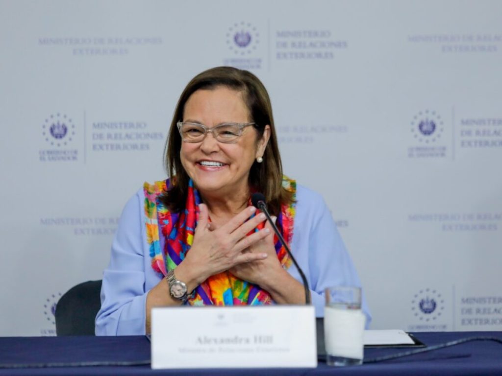 Autoridades de El Salvador y Estados Unidos reiteraron su compromiso de combatir el tráfico ilícito de bienes arqueológicos y etnológicos durante el acto oficial realizado en la sede del Ministerio de Relaciones Exteriores.