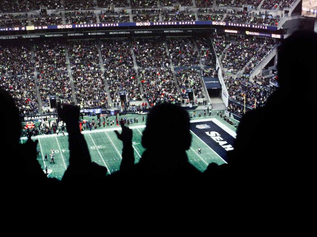 Restaurantes, bares y hoteles se preparan para transmitir el Super Bowl, ofreciendo buena comida, pantallas y un ambiente ideal para compartir en familia o con amigos.