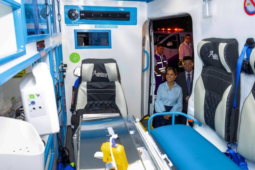 La Agencia de Cooperación Internacional de Corea (KOICA) entregó 18 vehículos especializados al Ministerio de Salud de El Salvador para fortalecer el traslado y atención de madres y recién nacidos en zonas de difícil acceso.