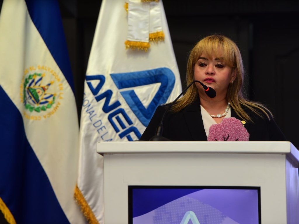 La presidenta de CAMARASAL, Leticia Escobar, durante el II Foro Mujer y Empresa 2026.