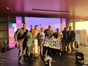 Integrantes de la agrupación y equipo organizador posan tras confirmar que El Salvador estará representado en el festival más influyente del mundo, los días 11 y 18 de abril.