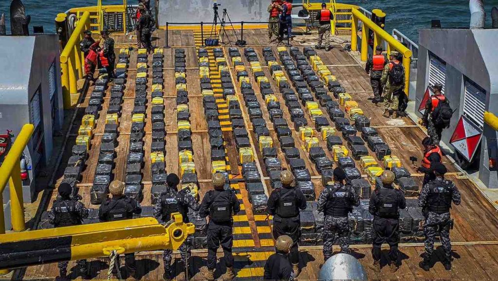 Las autoridades investigan la procedencia de la droga y la estructura detrás de la operación. Este decomiso es considerado el más grande en la historia del país, según datos oficiales.