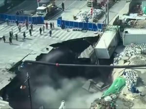 Hoyo en calle de Shangai. Foto Captura de pantalla