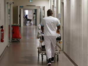 El chikungunya provoca fiebre y dolor articular intenso que puede durar meses.