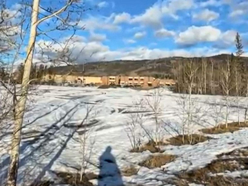 La Real Policía Montada de Canadá informó que el sospechoso fue hallado sin vida con lo que parece ser una herida autoinfligida.