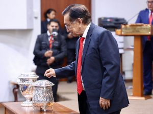 José María Balcázar asume la presidencia interina de Perú tras ser elegido titular del Congreso, en medio de la crisis política y a semanas de las elecciones generales.