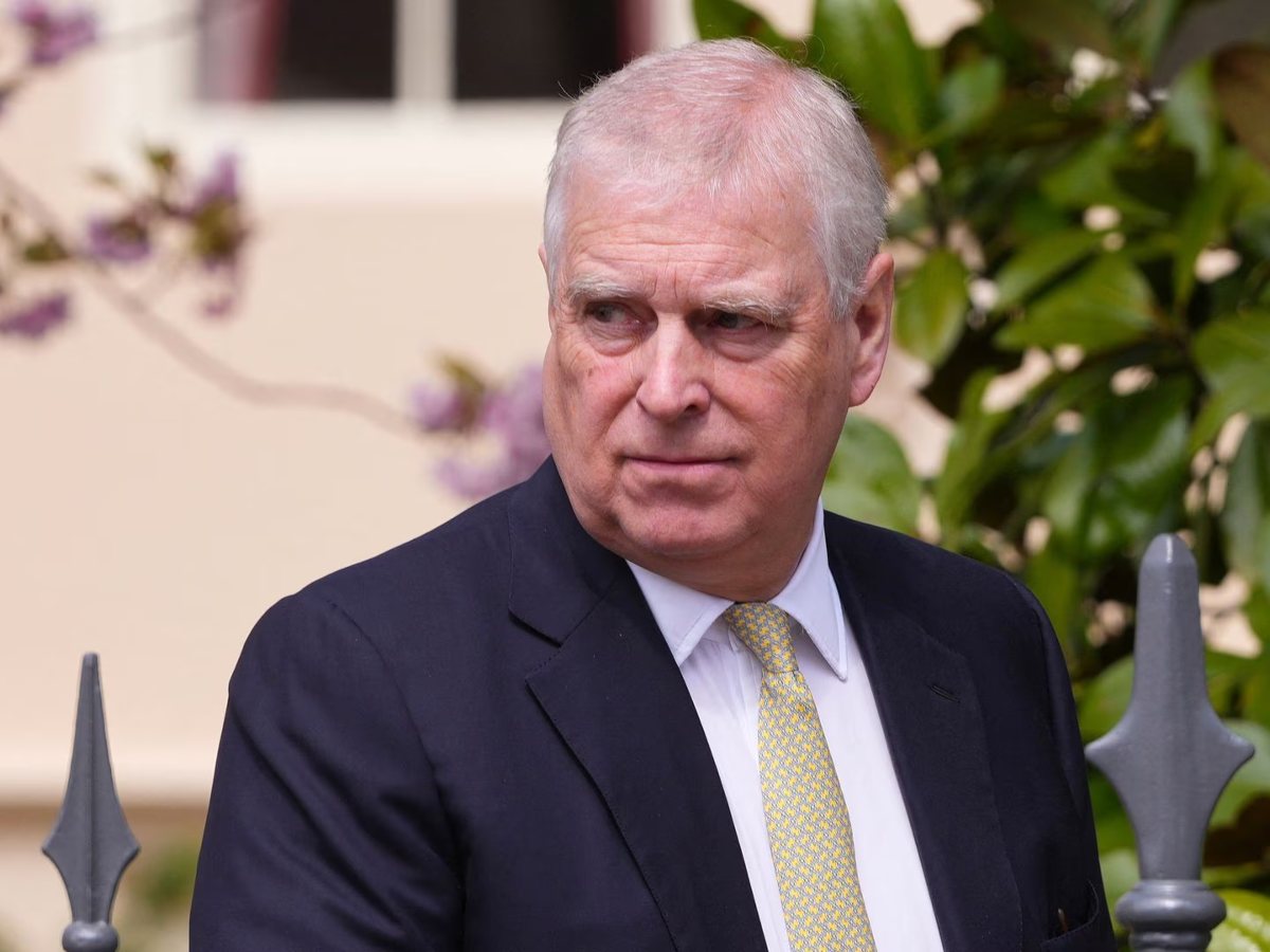 El príncipe Andrés Mountbatten-Windsor fue detenido por la Policía del Valle del Támesis en el marco de una investigación relacionada con su vínculo con Jeffrey Epstein.