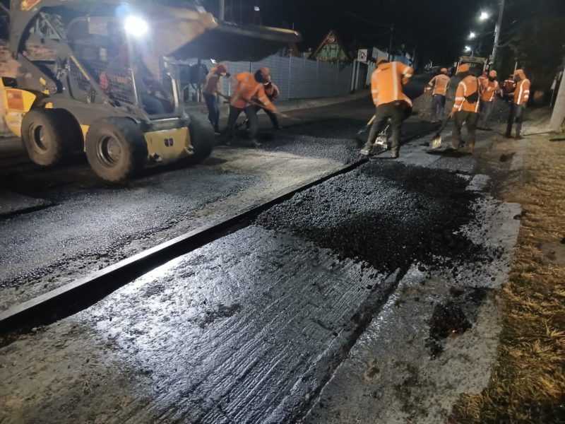 Los trabajos de bacheo se ejecutan en horario diurno y nocturno en distintos tramos del país.