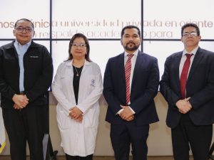 Autoridades académicas y representantes institucionales durante el lanzamiento del aval académico a especialidades médicas, una apuesta estratégica de la UGB por la educación especializada.