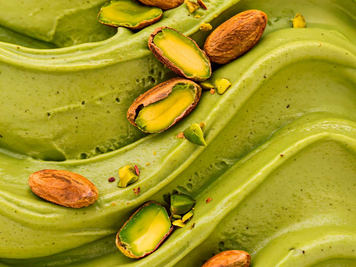 El pistacho es rico en proteína vegetal, antioxidantes y grasas saludables que favorecen la salud del corazón.