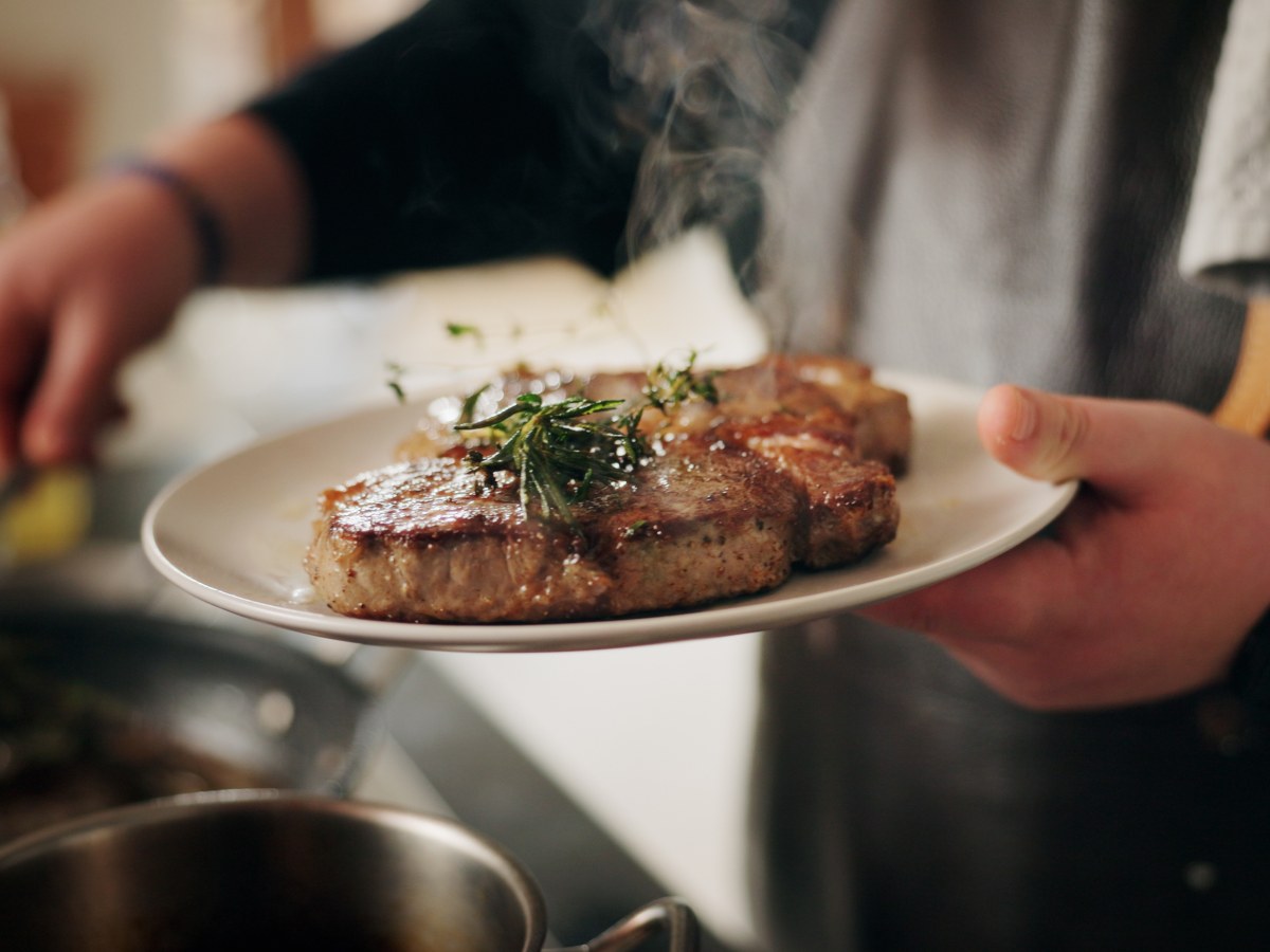 Los viernes de Cuaresma invitan a la abstinencia de carne como signo de penitencia y reflexión, una práctica vigente en la tradición católica.