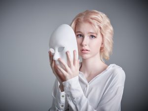 A veces no sos “complicado en el amor”, solo aprendiste a protegerte desde muy pequeño.