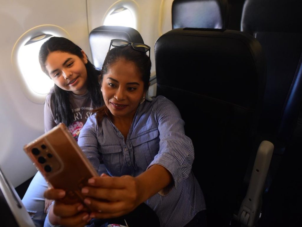 Visitantes nacionales y extranjeros llenaron el Aeropuerto Internacional de Ilopango durante las dos jornadas del Show Aéreo Ilopango 2026. Fotografía/ elsalvador.com