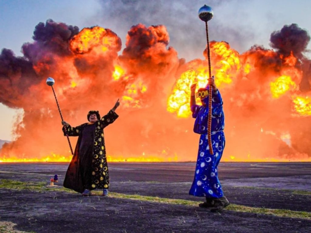 La recta final del espectáculo incluyó efectos pirotécnicos que encendieron al público y cerraron el show entre aplausos. Fotografía/ Airshow Ilopango 2026