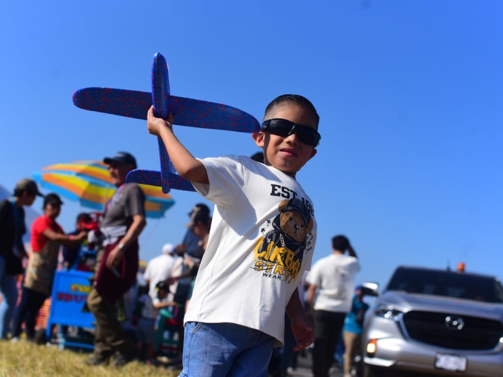 El Show Aéreo Ilopango se consolidó como una experiencia que combina entretenimiento y turismo para grandes y pequeños. Fotografia/ elsalvdor.com