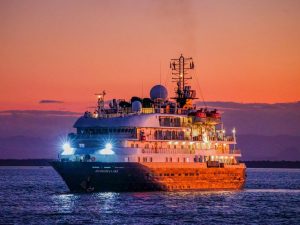 Crucero Hebridean Sky arriba con más de 100 turistas en el oriente del país