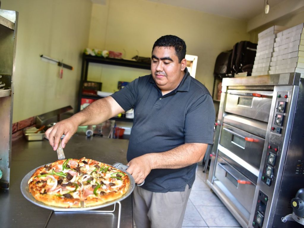En el restaurante Tío Bally puedes comer una rica pizza. Foto Miguel Lemus