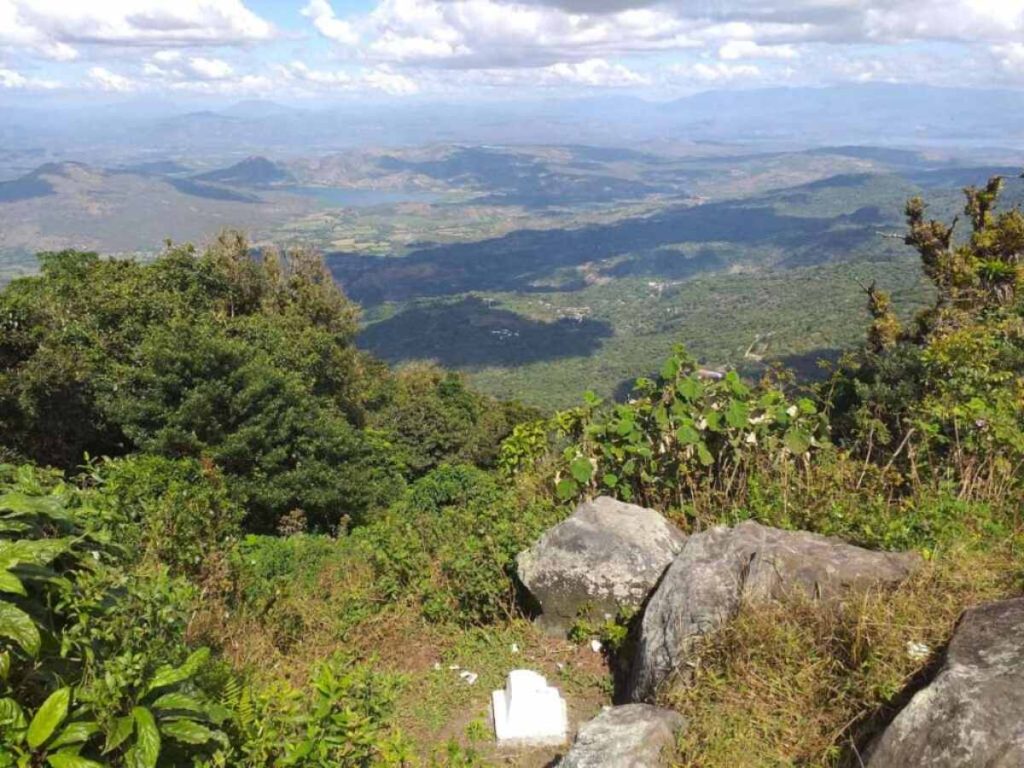 Desde la cima del volcán Chingo se aprecian amplios panoramas del occidente salvadoreño y el lago de Güija.