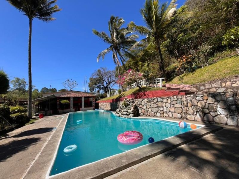 Un chapuzón helado en el Balneario Jupula, en San Ignacio, Chalatenango.