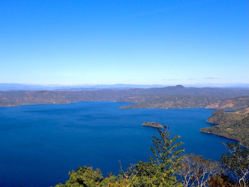 Mirador Los Llanitos ofrece una vista 360° al lago de Ilopango desde la Ruta Panorámica. / Foto cortesía