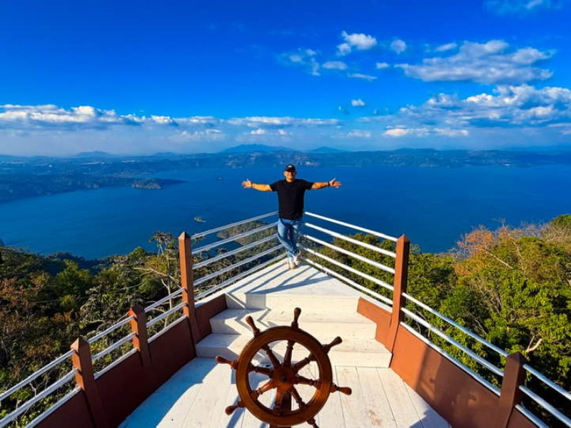 El mirador con diseño tipo Titanic se ubica en el kilómetro 24 de la Ruta Panorámica, en San Francisco Chinameca, La Paz. / Foto cortesía