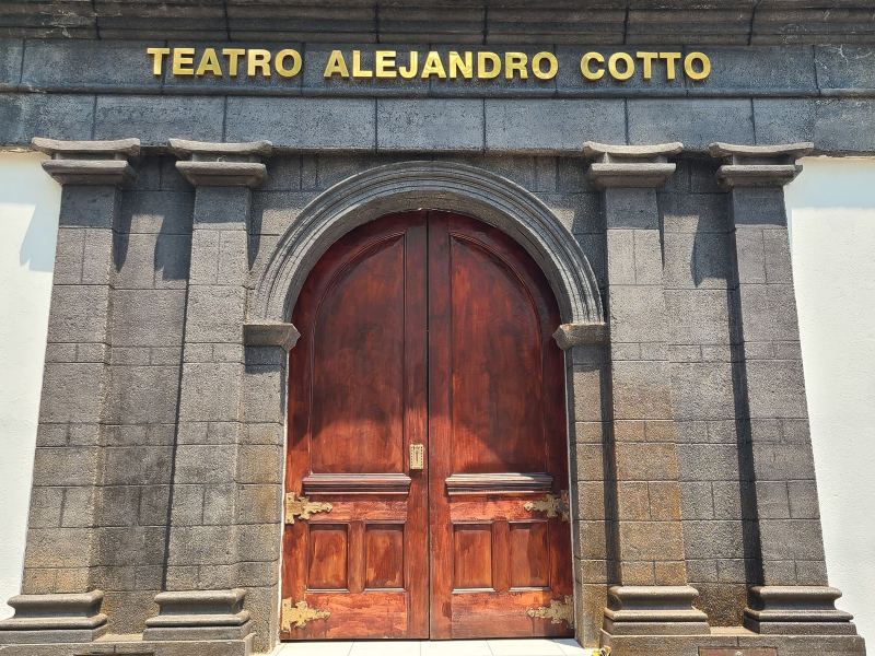 El Teatro Alejandro Cotto es el corazón cultural de Suchitoto desde 1991.