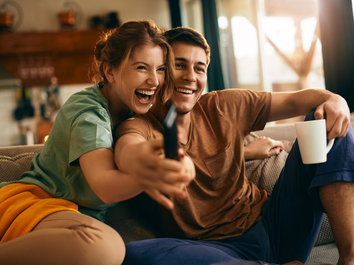 Reír en casa o con amigos mejora el ánimo, favorece el corazón y ayuda a enfrentar el día con mayor resiliencia.