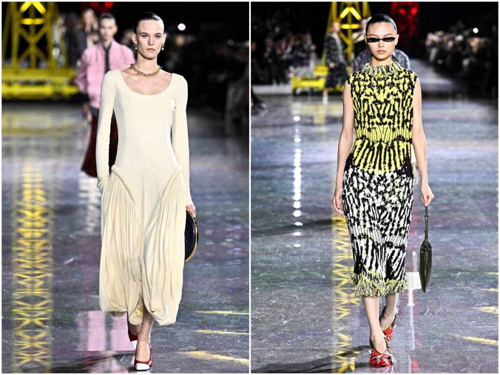 Modelos presentan siluetas fluidas y texturas contrastantes en tonos neutros y estampados, parte de la colección Chanel otoño-invierno 2026-2027. 