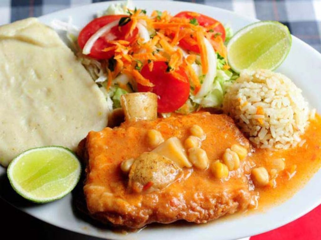 El pescado seco preparado es un plato tradicional que combina sabor, historia y el significado espiritual de la Semana Santa.