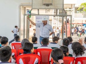 El programa Energía Mágica busca enseñar a estudiantes salvadoreños el uso seguro y responsable de la electricidad.