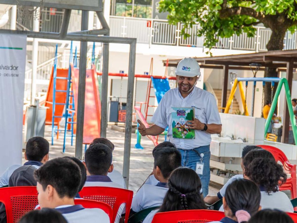 El programa forma parte del eje de Responsabilidad Social Empresarial AES Educación.