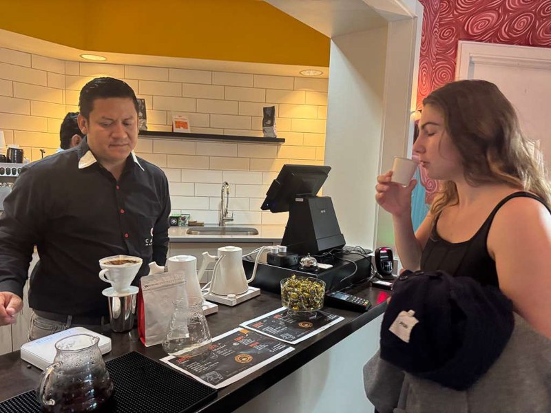 La inauguración del nuevo espacio en la Universidad Emory incorpora café salvadoreño en un entorno académico de Estados Unidos.