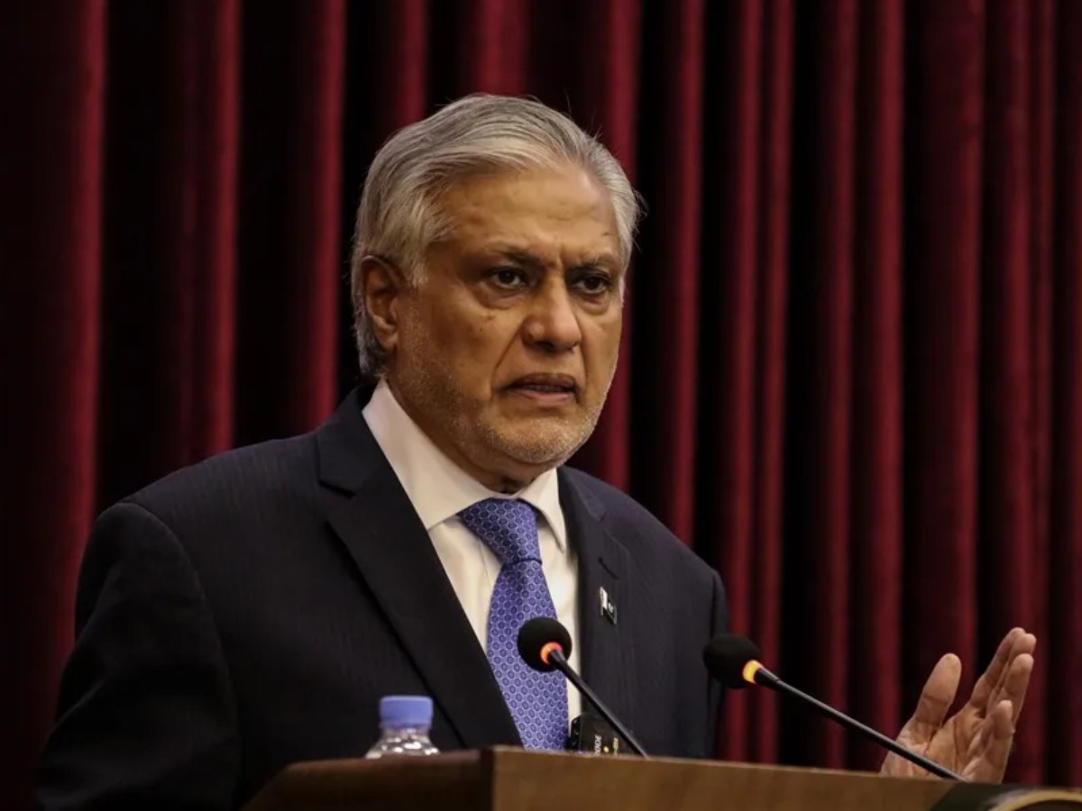 Fotografía de archivo del ministro de Exteriores de Pakistán, Ishaq Dar, quien confirmó que su país actúa como canal oficial de las conversaciones indirectas entre Estados Unidos e Irán.