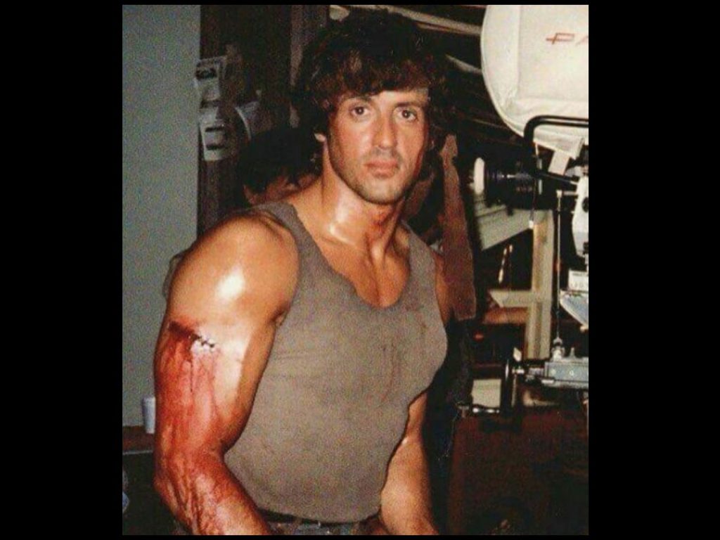 John Rambo, el icónico personaje interpretado por Sylvester Stallone, volverá al cine con una precuela que explorará sus orígenes antes de los hechos de “First Blood”.