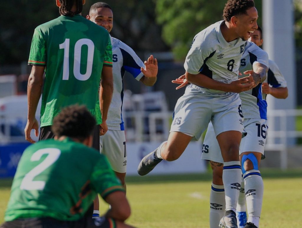 Mayer Gil celebra el gol del gane de la Selecta ante Martinica. Foto Cortesía FESFUT