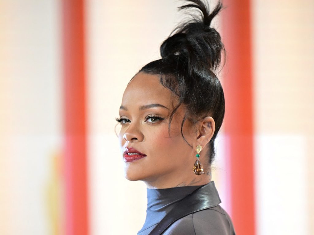 Rihanna durante la 95.ª edición de los Premios Óscar en Hollywood, en 2023. El 8 de marzo de 2026, su casa en Beverly Hills fue alcanzada por disparos mientras ella estaba dentro. 