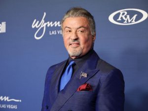 Sylvester Stallone anunció que será productor ejecutivo de “John Rambo”, una película precuela que explorará los orígenes del icónico personaje del cine de acción.