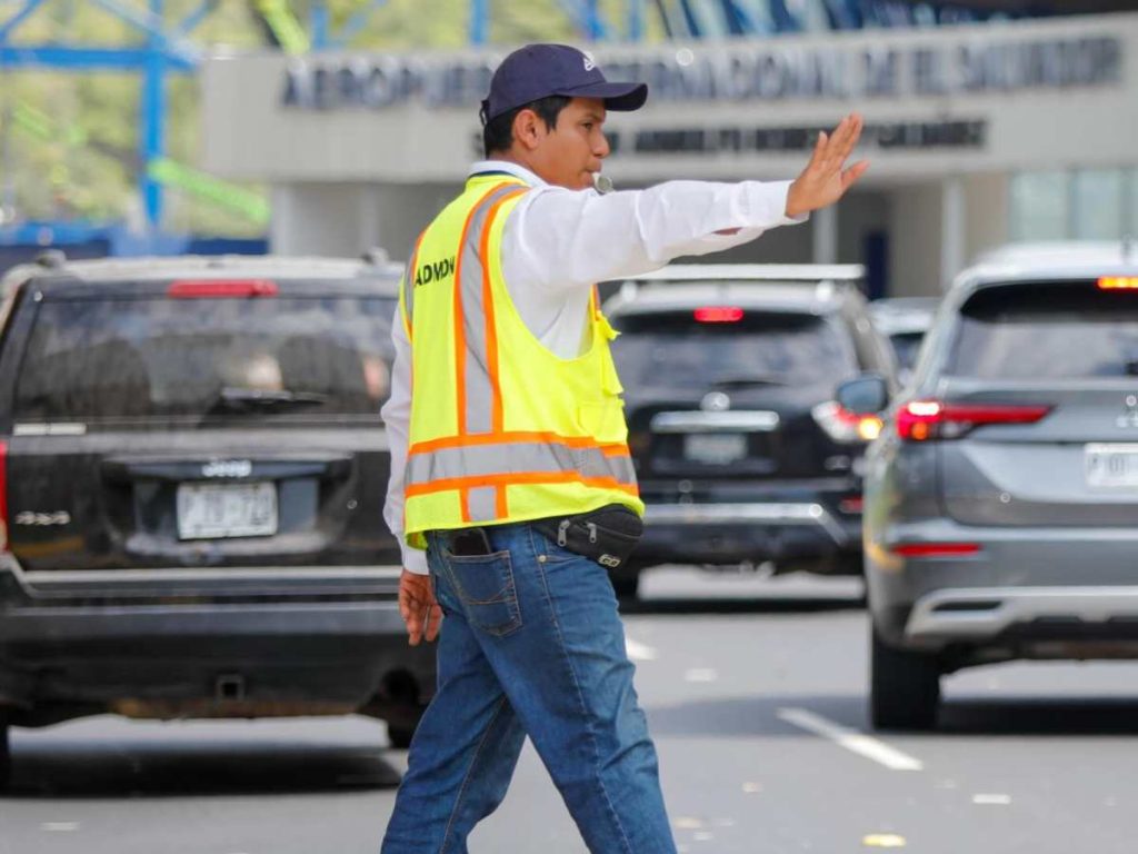 nuevos precios del estacionamiento en el Aeropuerto Internacional de El Salvador