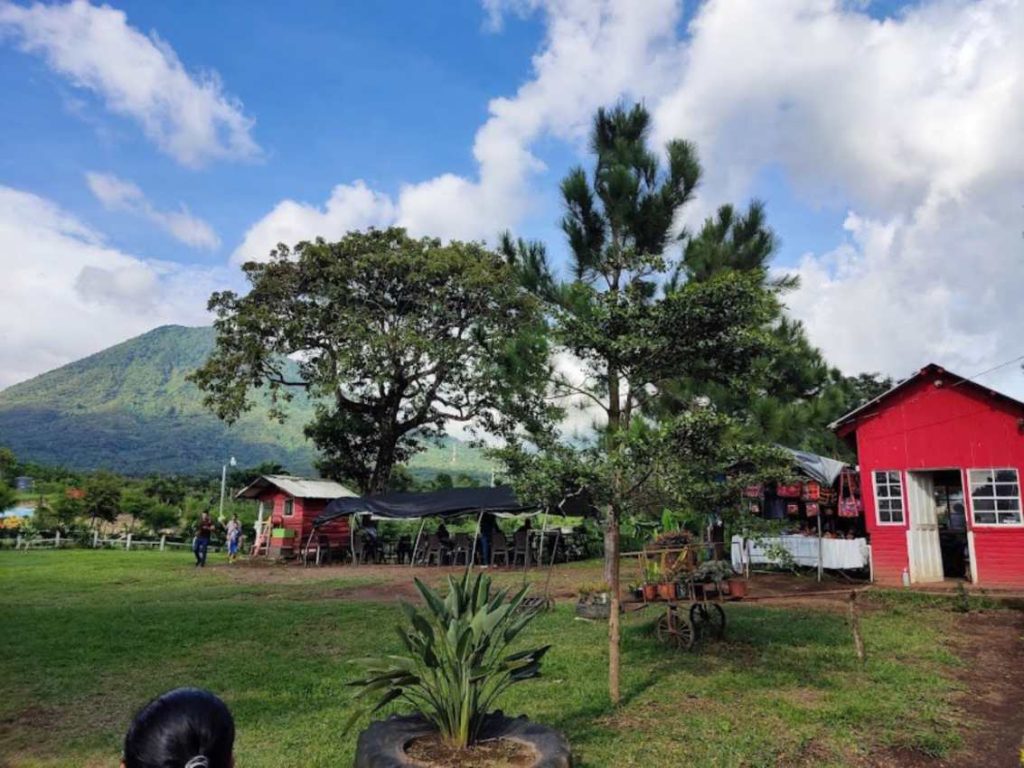 La Granja de Don Álvaro permite convivir con animales y vivir de cerca la dinámica del campo.