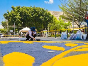 Centro Histórico de San Salvador se llena de color con la alfombra más grande del país