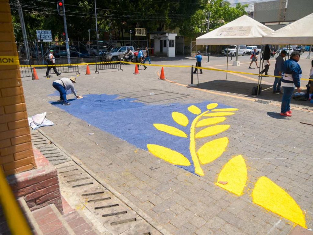 La alfombra será recorrida por la procesión del Santo Entierro este Viernes Santo.