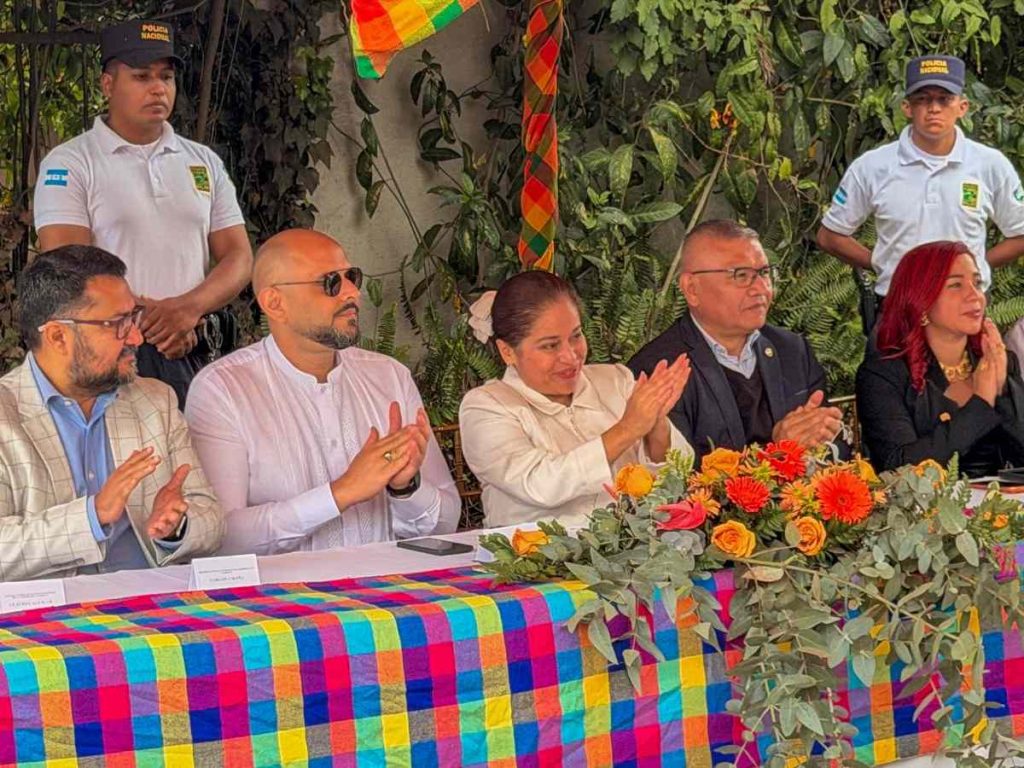 La alianza busca promover destinos como Surf City, Roatán y Copán en rutas turísticas integradas.