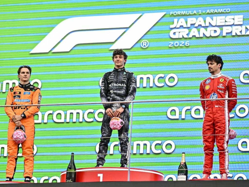 Kimi Antonelli (C), Oscar Piastri (I) y Charles Leclerc (D) en el Gran Premio de Japón. Foto AFP