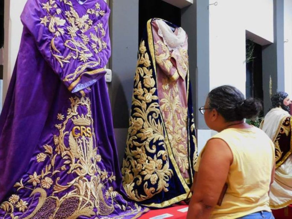 La exposición de arte sacro ofrece un espacio de contemplación y fe durante la Semana Santa en El Calvario. Fotografía/ Parroquia El Calvario