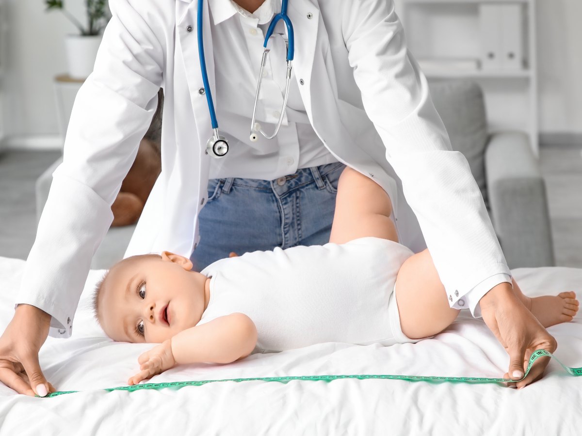 La guía internacional propone integrar estudios genéticos en la evaluación del crecimiento infantil para identificar causas de baja estatura desde etapas tempranas.