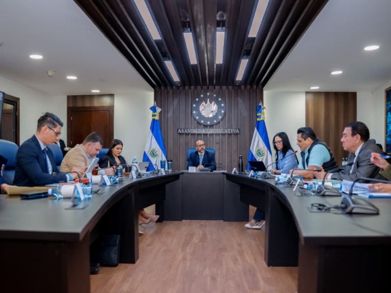 Diputados aprobaron dictámenes para aplicar cadena perpetua a autores y cómplices necesarios de delitos.