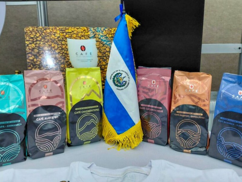 La participación salvadoreña incluyó degustaciones y espacios de promoción ante compradores internacionales.