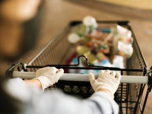 El costo de vida mostró una ligera subida en febrero, aunque bajas en transporte y comunicaciones ayudaron a contener la inflación.